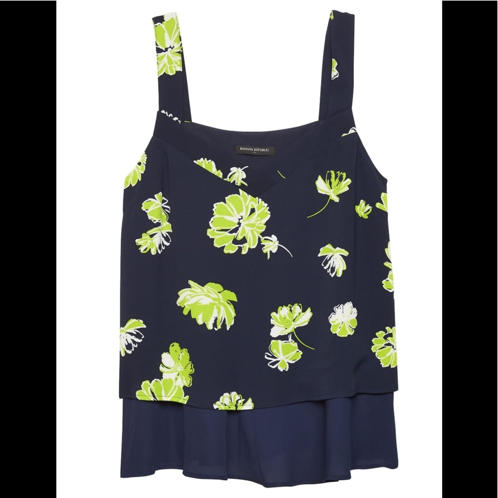 Banana Republic Print Layered Top 5 ⭐️ - Picture 2 of 4